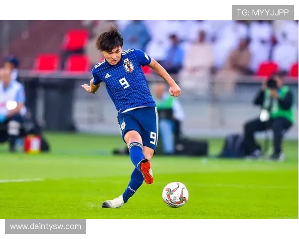 京多安引领球队新篇章展现卓越实力与领导魅力的足球之路